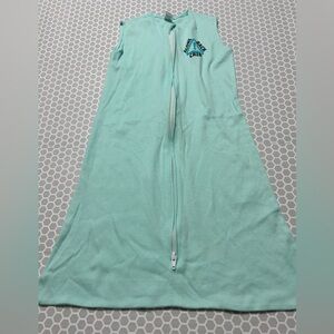 Laughing Giraffe Teal Sleeveless Sleep Sack
Full Zip Closed Bottom

Size 0-6 M